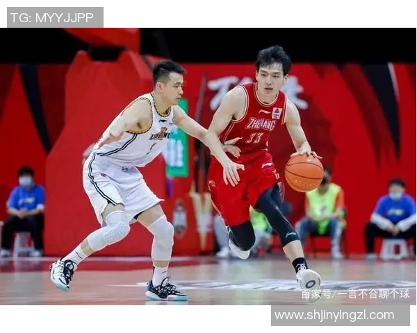 武汉篮球队与重庆篮球队赛后复盘分析两队状态及表现对比