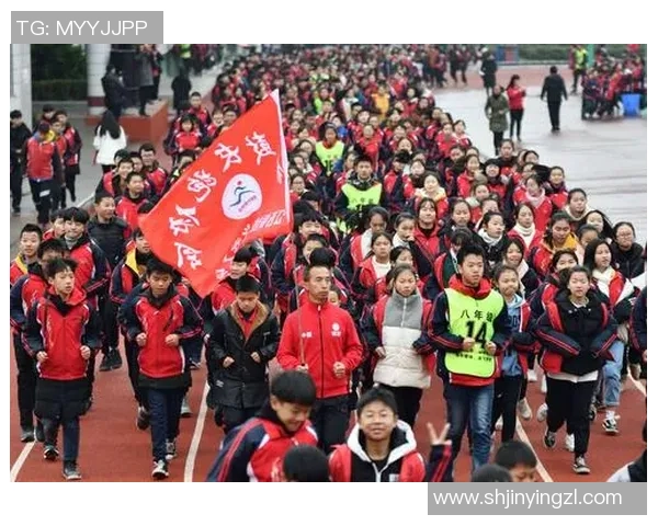 漫画风格的足球明星背影女神照片展现独特魅力与运动精神